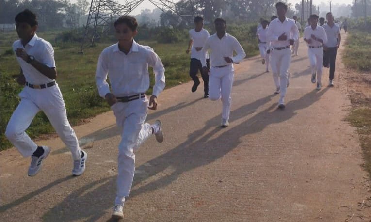 डीएवी पब्लिक स्कूल के बच्चों और शिक्षकों द्वारा मनाया गया रन फॉर डीएवी