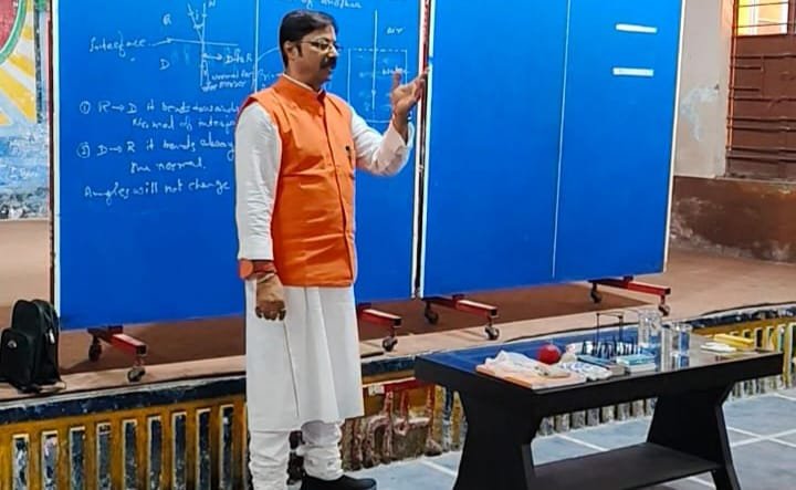 दशम वर्ग के विद्यार्थियों हेतु भौतिकी की विशिष्ट कक्षा का आयोजन