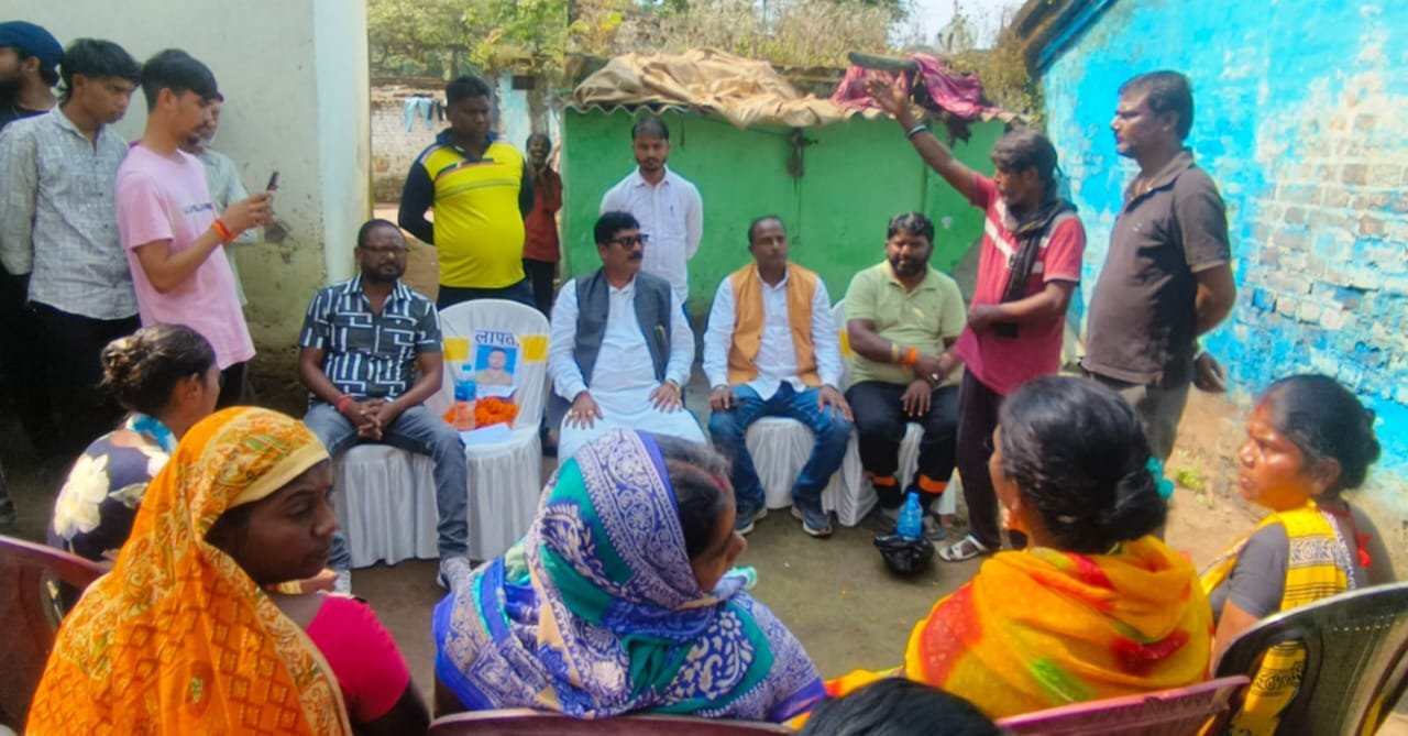 कांके विधायक सुरेश बैठा पहुंचे कैंट क्वार्टर,सोनू राम की जानकारी ली