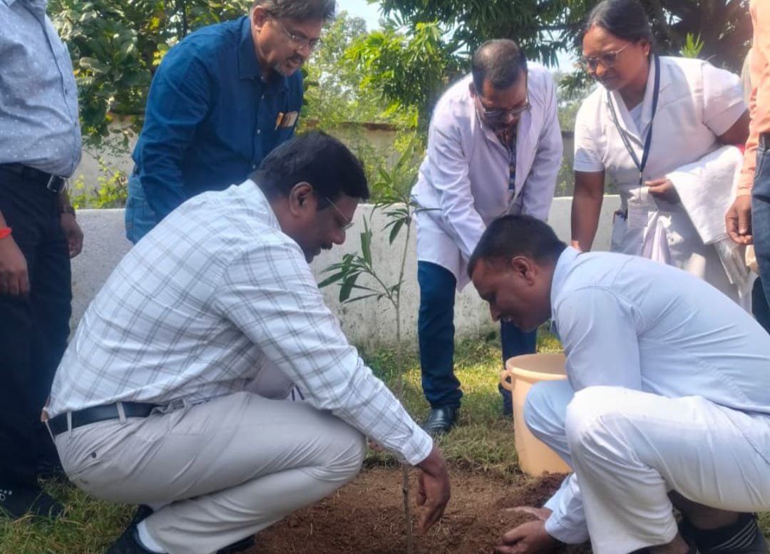 मुख्य चिकित्सा निदेशक में रेलवे उप मंडलीय अस्पताल पतरातू का किया निरीक्षण