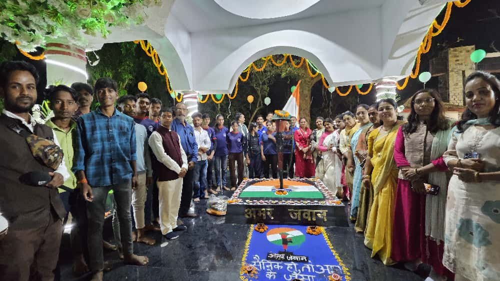 लगातर 9 वें वर्ष हजारीबाग में निर्वहन हुई परंपरा: शहीदों के सम्मान में आस्था के साथ प्रज्वलित हुआ 