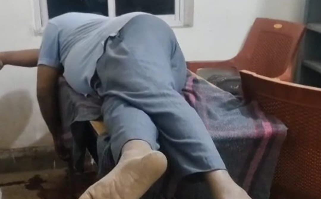 हरिओम टावर आईभीवाई के निर्माणधीन प्लॉट पर तैनात एसएआई सिक्योरिटी कंपनी के सुरक्षा गार्ड ने अपने ही साथी को टांगी से काट कर दी हत्या