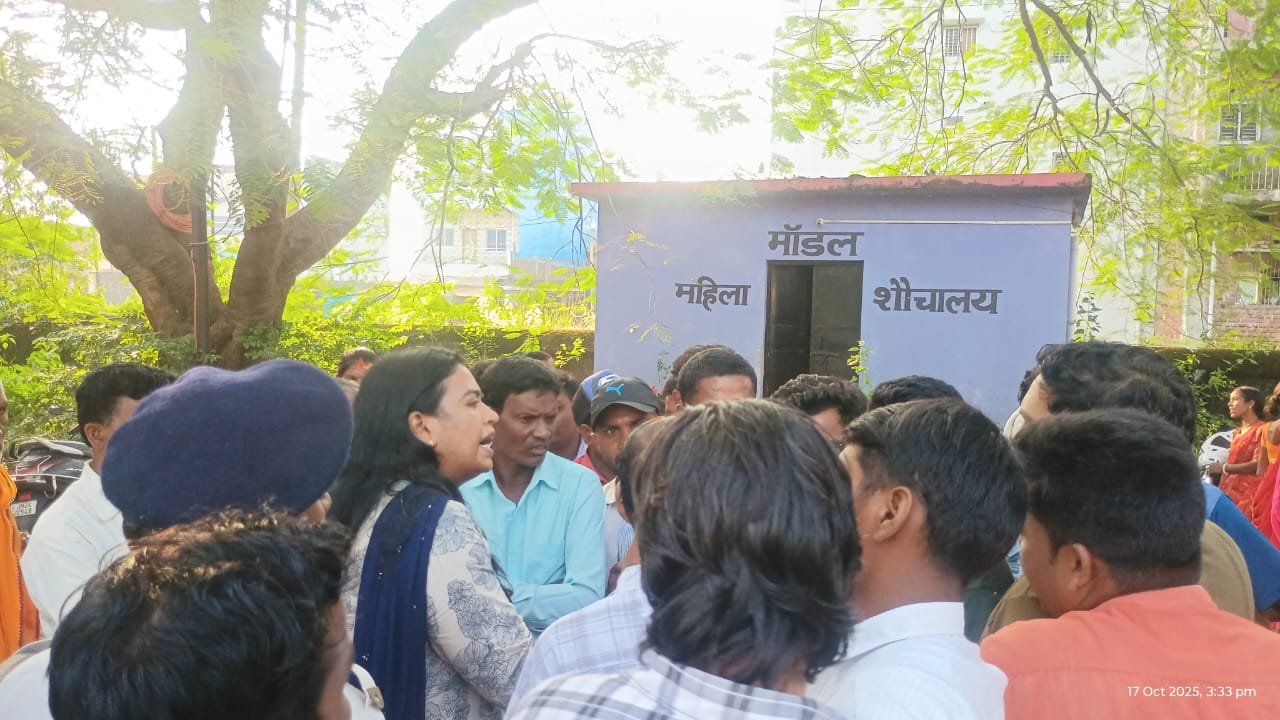 सूची में नाम के बाद भी मटर बीज नहीं मिलने से दर्जनों उपेक्षित किसानों ने किया हंगामा