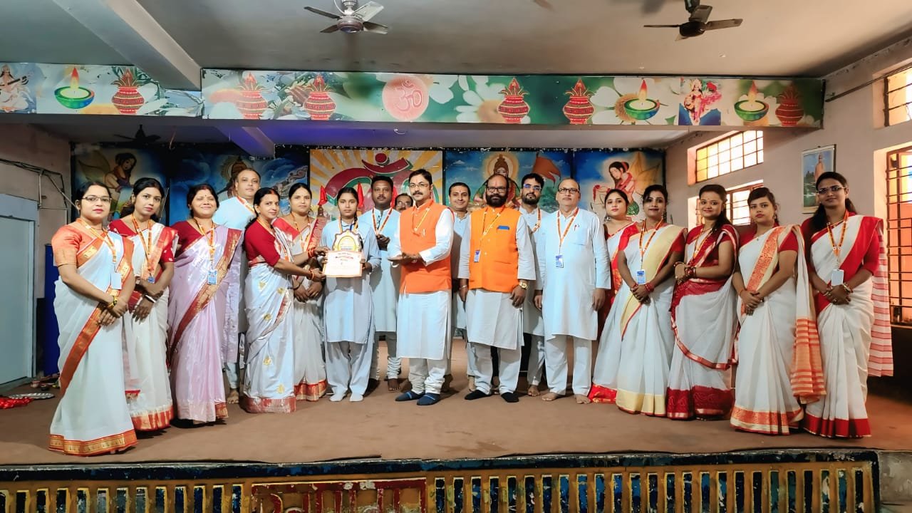 रामगढ़ की अदिति कुमारी ने मूर्तिकला प्रतियोगिता में झारखंड का नाम किया रोशन