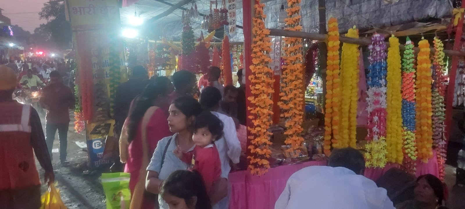 धनतेरस को लेकर सज गए पतरातू क्षेत्र के बाजार
