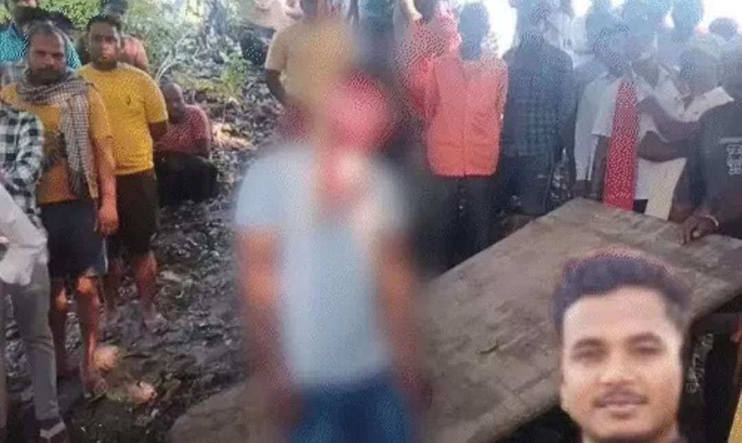 कोडरमा में पेड़ से लटकता मिला युवक का शव, एक दिन से था लापता