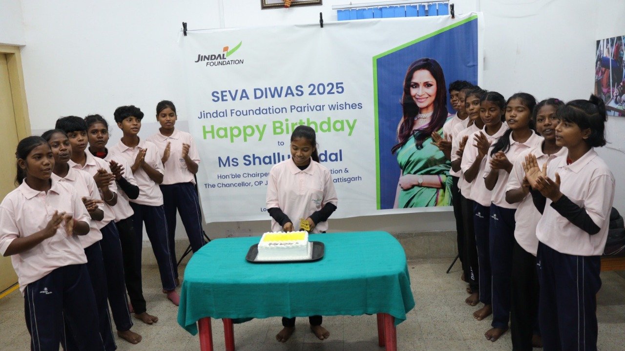 शालू जिंदल के जन्मदिन जिंदल स्टील पतरातू में हर्षोल्लास के साथ मनाया गया