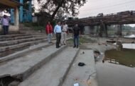 गोला के छठ घाटों की कराई जाएगी सफाई, सीओ और थाना प्रभारी ने किया घाटों का निरीक्षण