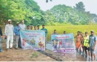 छठ महापर्व को लेकर नगर परिषद के सफाई मित्रों ने किया जोड़ा तालाब की सफाई