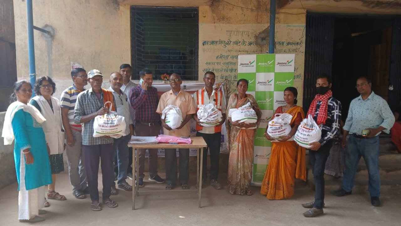 सामुदायिक स्वास्थ्य केंद्र पतरातू में टीबी मुक्त अभियान चलाया गया