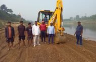 रामगढ़ जिला पार्षद ने दामोदर नदी पर छठ घाट की साफ सफाई कराया