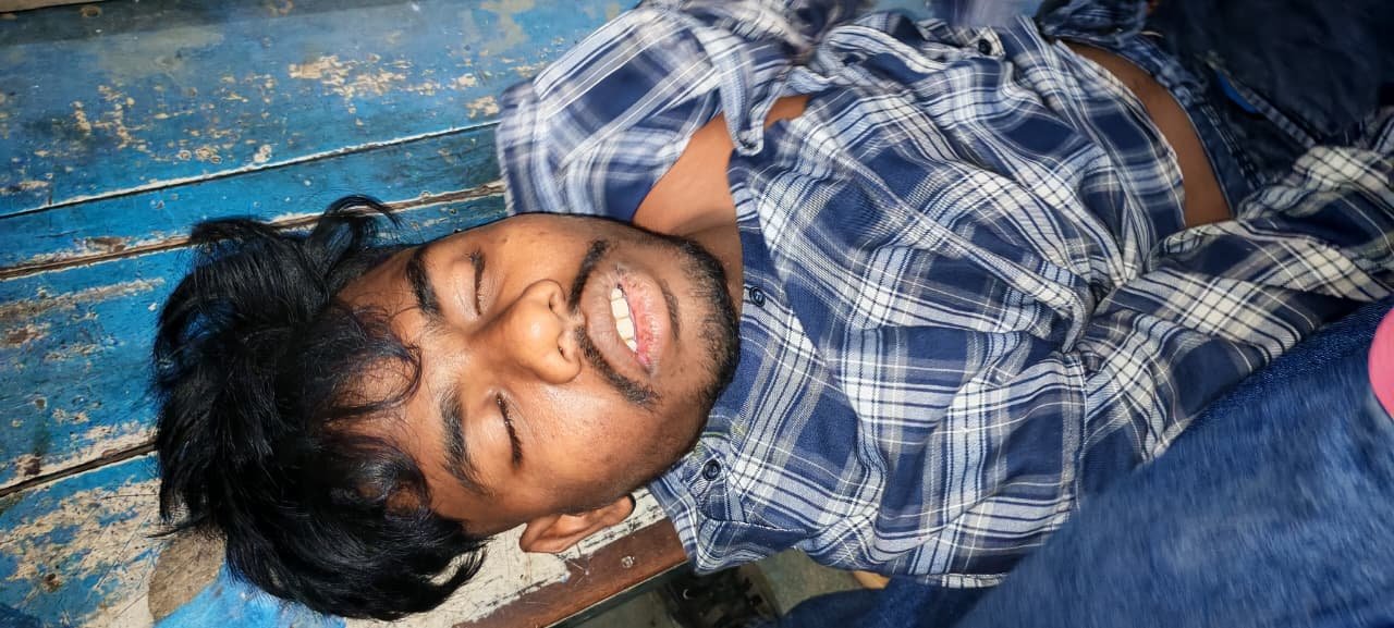 सड़क दुर्घटना में एक युवक की मौत, दूसरा गंभीर रूप से घायल