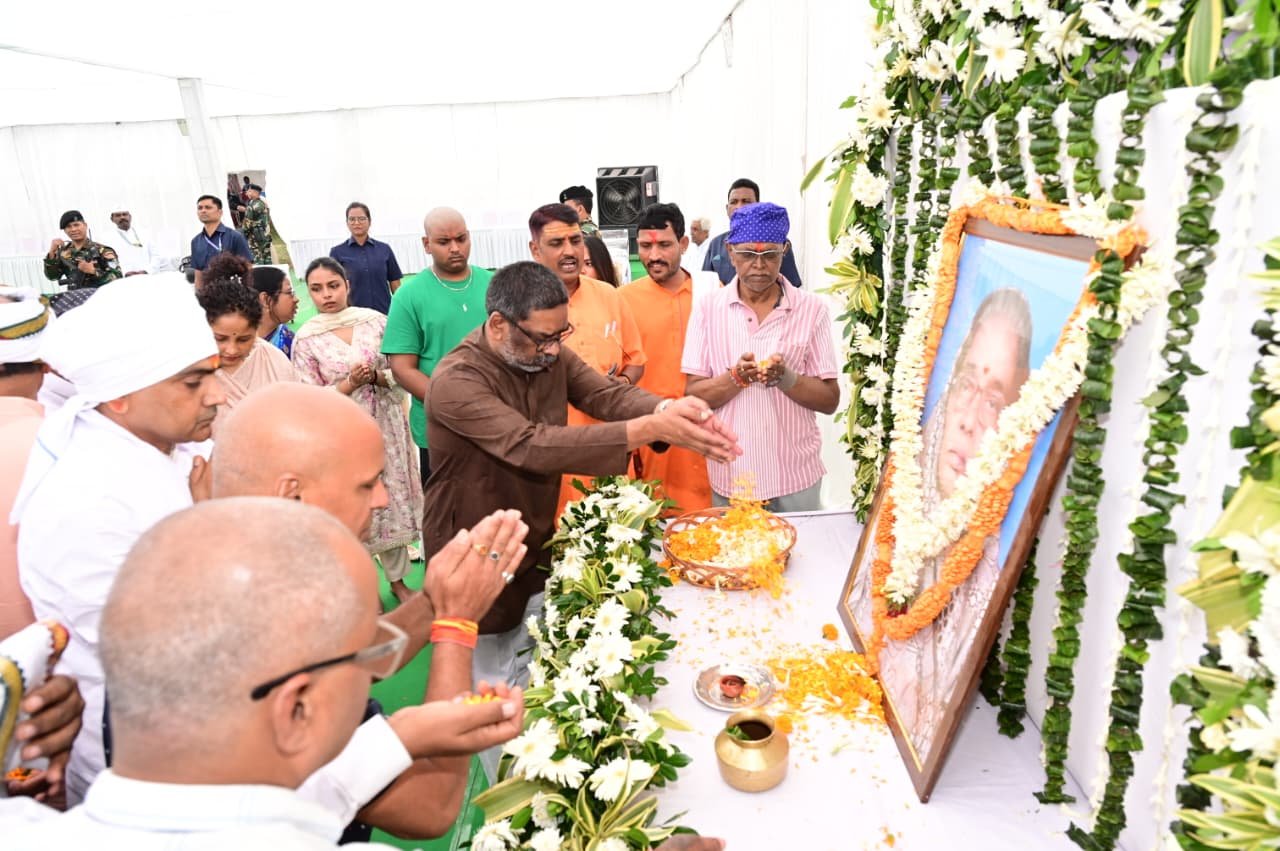 मुख्यमंत्री एवं विधायक श्रीमती ने स्वर्गीय जलेश्वरी देवी जी के 