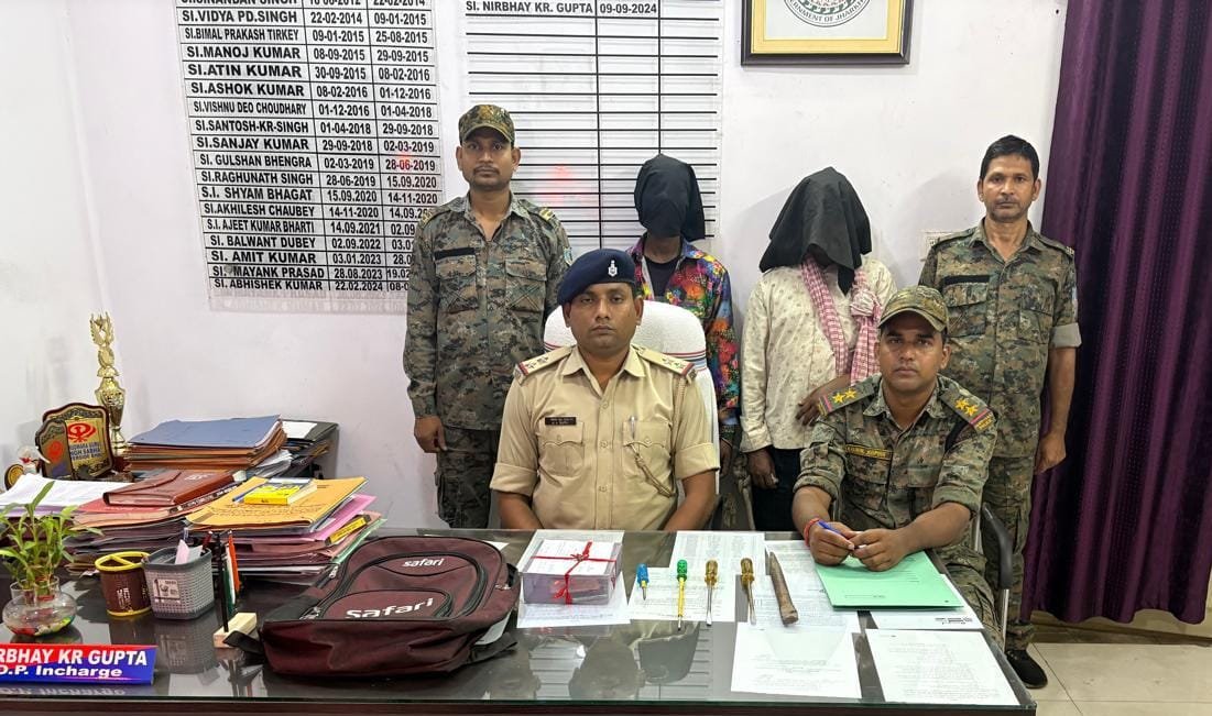 बंद घर में चोरी करते दो चोर को लोगों ने पकड़ पुलिस के हवाले किया