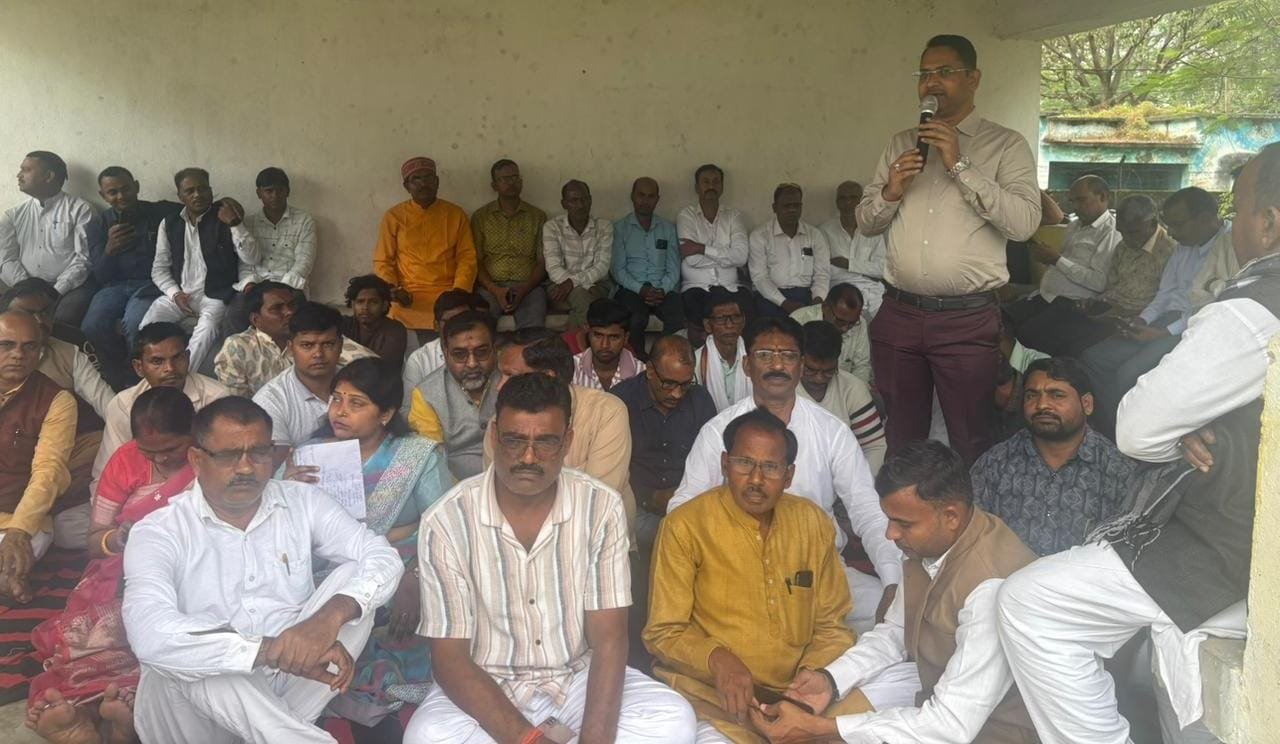 केरेडारी सीएचसी में कुव्यवस्था के खिलाफ भाजपा का एकदिवसीय धरना संपन्न, फूटा आक्रोश