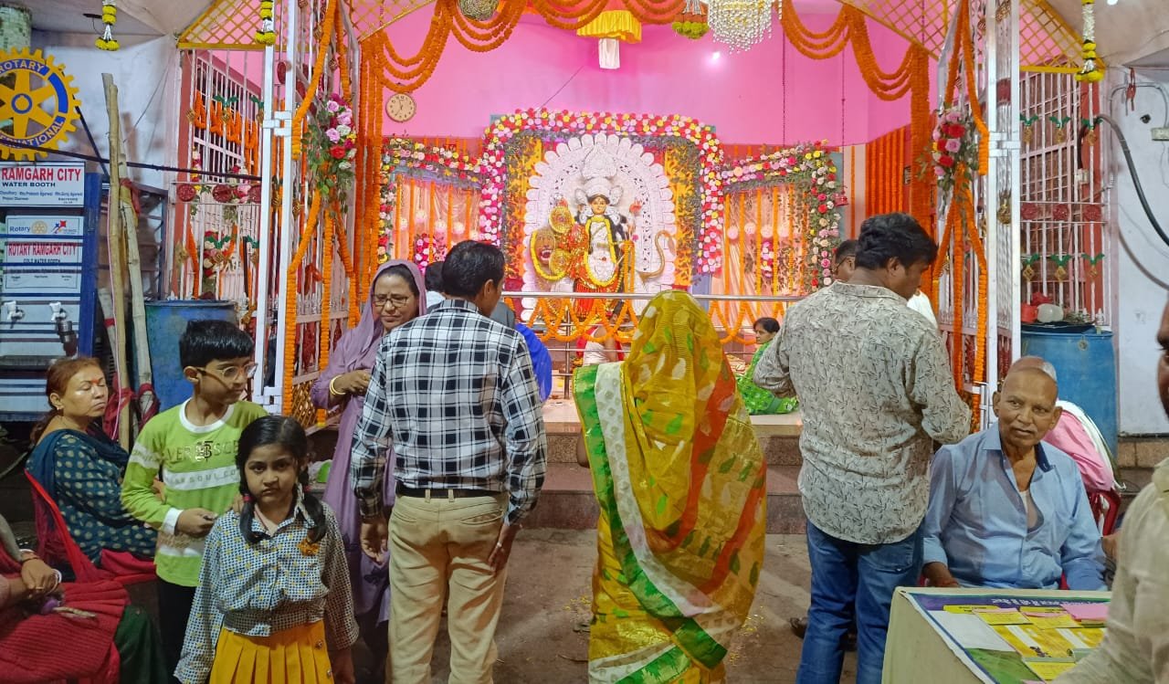 प्राचीन दुर्गा मंडप में जगद्धात्री पूजा आरंभ