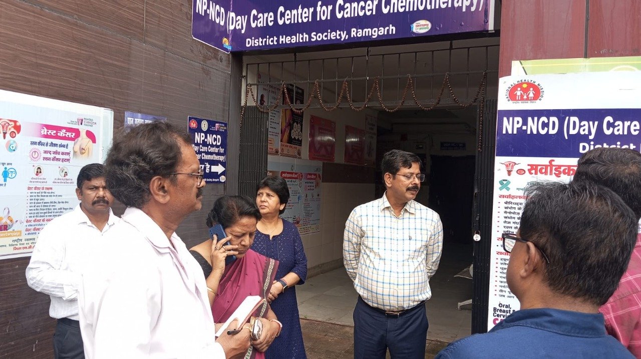 राष्ट्रीय स्वास्थ्य मिशन के अभियान निदेशक ने किया जिले का दौरा