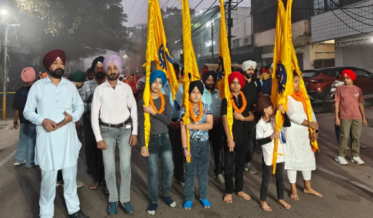 गुरु नानक देव जी के प्रकाश उत्सव को लेकर अंतिम दिन निकाली गई प्रभात फेरी