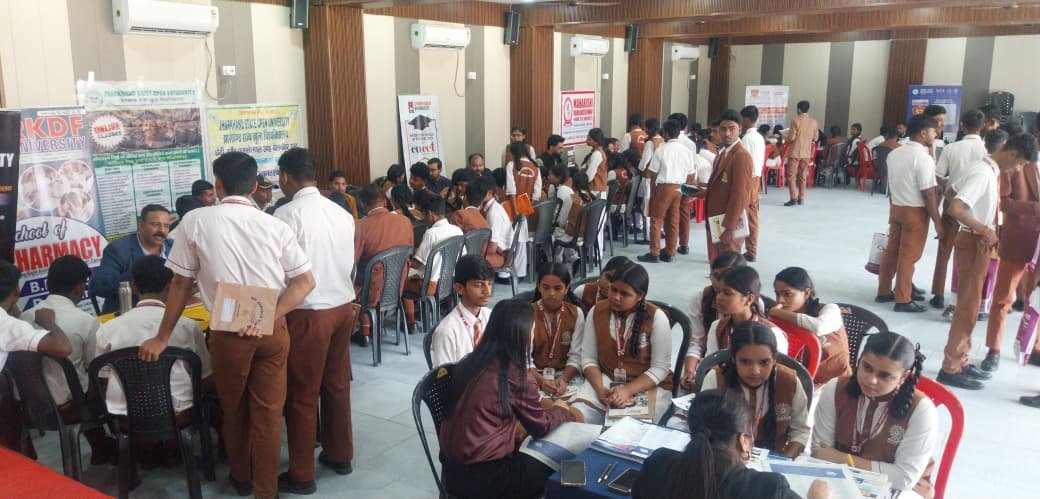 श्री अग्रसेन स्कूल में करियर एंड एजुकेशन फेयर का आयोजन