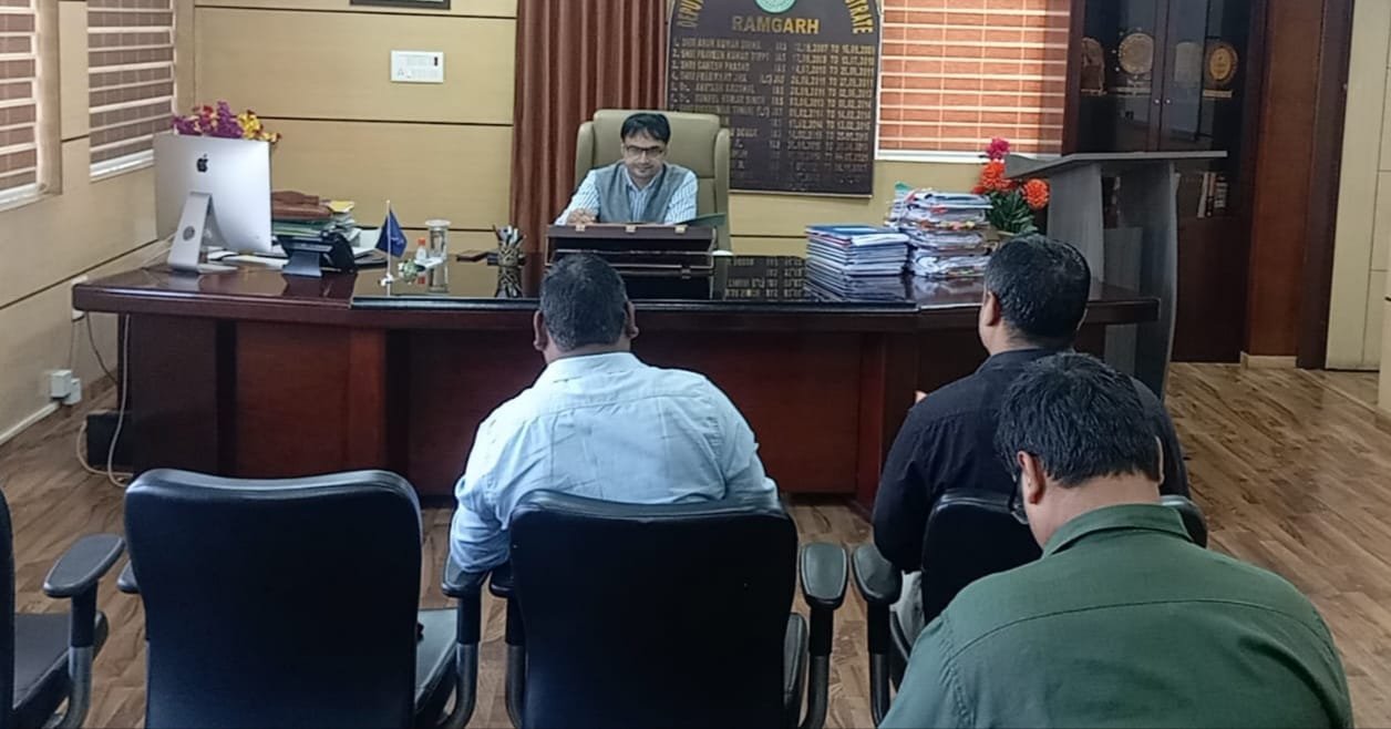 श्रम नियोजन प्रशिक्षण एवं कौशल विकास विभाग द्वारा किए जा रहे कार्यों की उपायुक्त ने की समीक्षा