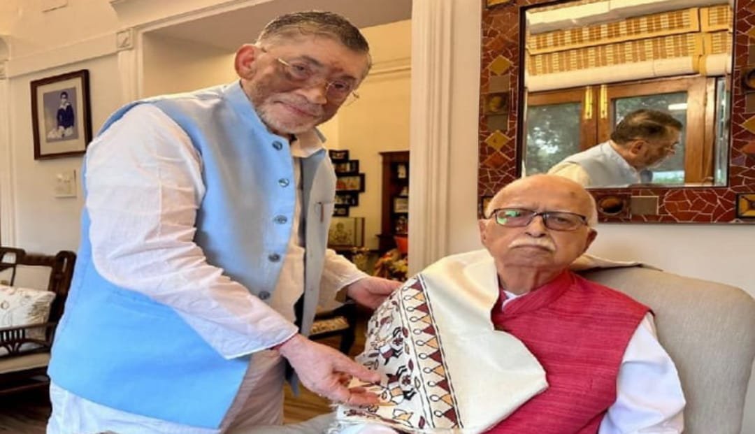 राज्यपाल संतोष गंगवार ने लालकृष्ण आडवाणी से की मुलाकात, दी जन्मदिन की शुभकामनाएं