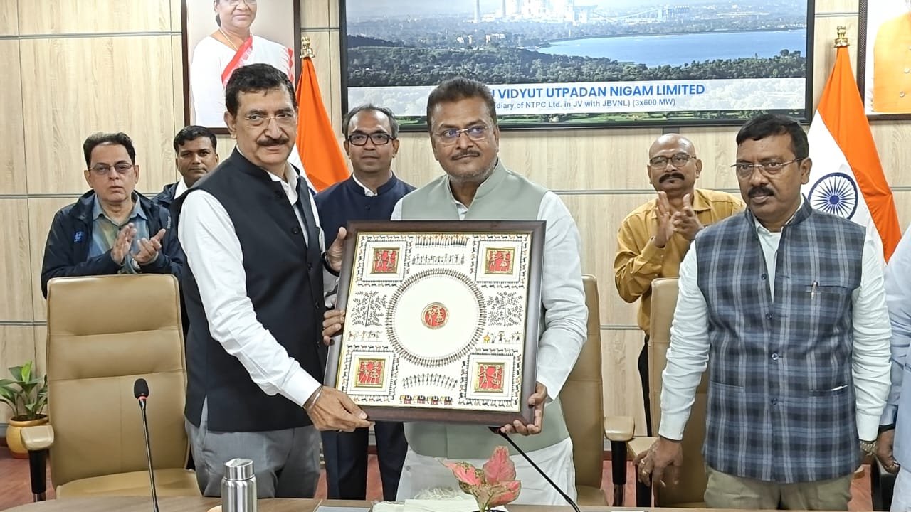 सांसद मनीष जायसवाल ने बड़कागांव विधायक सहित अन्य गणमान्य लोगों संग किया पतरातू स्थित पीवीयूएनएल का दौरा