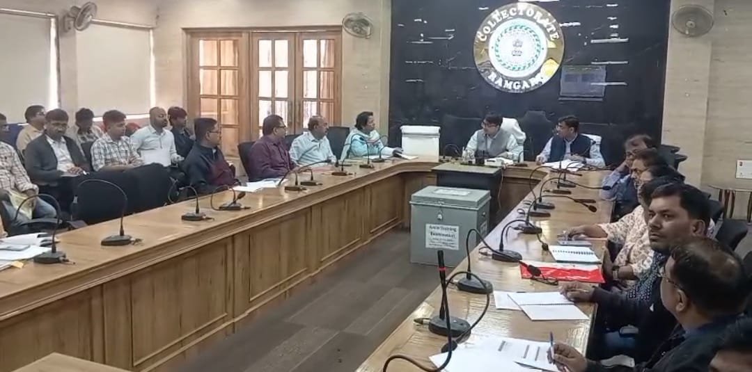 स्वास्थ्य विभाग द्वारा किए जा रहे कार्यों को लेकर उपायुक्त की अध्यक्षता में हुआ समीक्षा बैठक