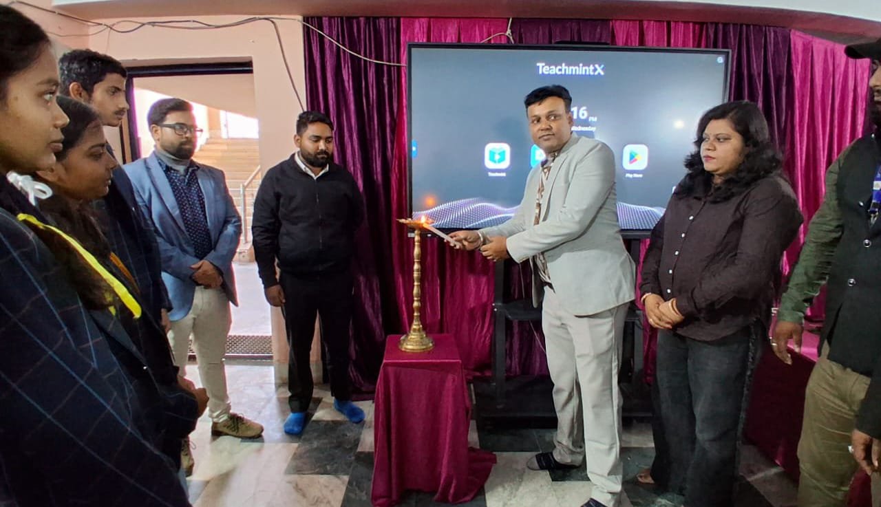 श्री कृष्ण विद्या मंदिर में 