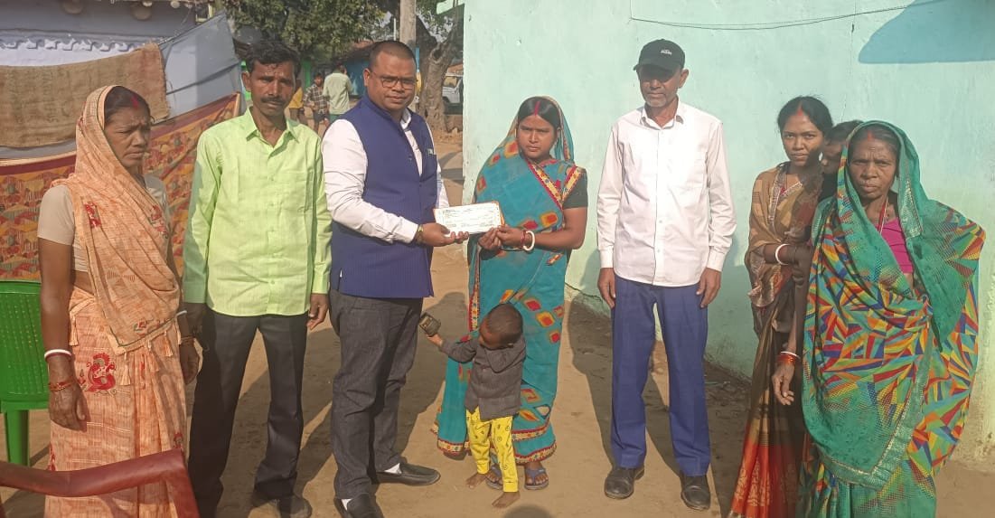 विधायक ममता देवी की अनुशंसा पर दो जरूरतमंद परिवारों को मुख्यमंत्री सहायता राहत कोष से मिली मदद
