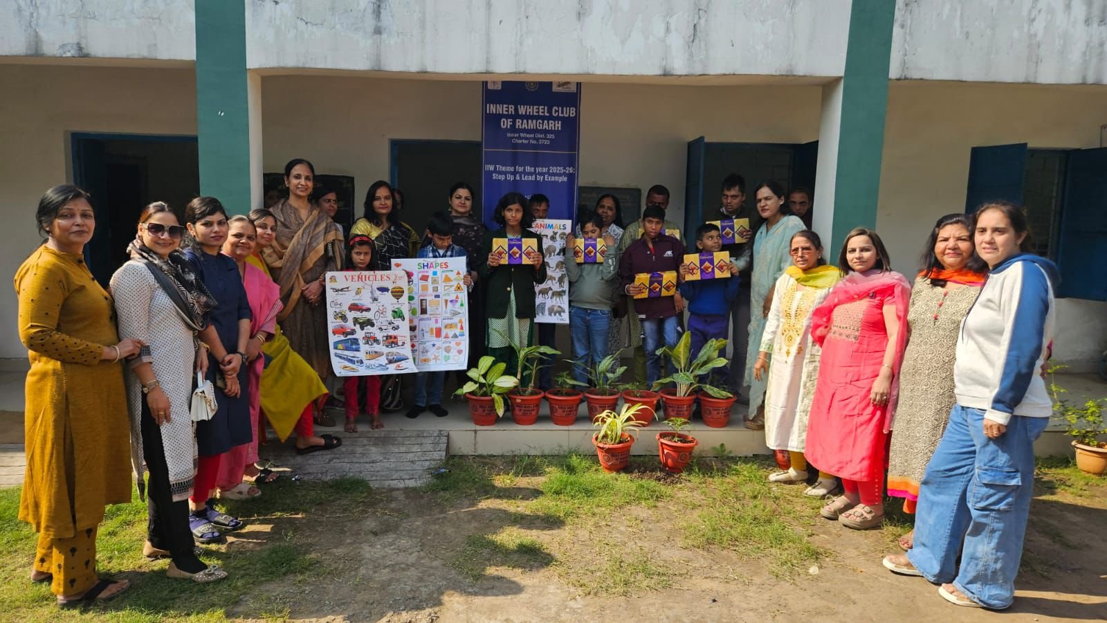 इनरव्हील क्लब रामगढ़ ने बच्चों के साथ मिलकर बाल दिवस मनाया