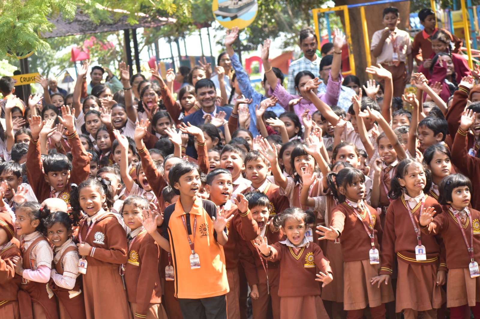 श्री अग्रसेन स्कूल के नन्हे बच्चों का पतरातू डैम पर धमाल