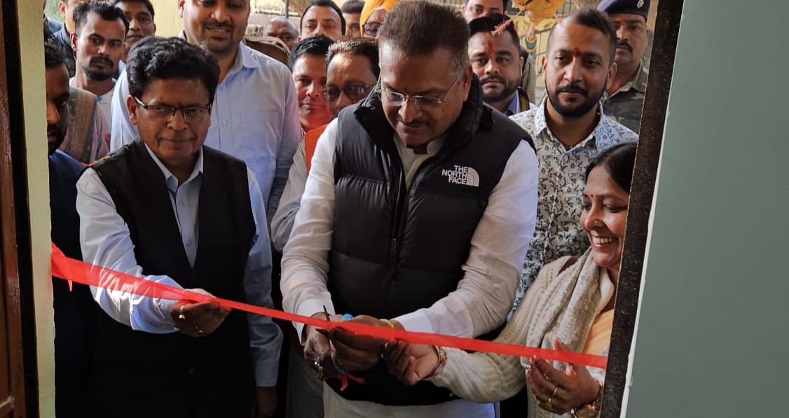 सांसद मनीष ने चितरपुर कॉलेज में 'बियोंड बुक्स मॉडल लाइब्रेरी' का किया उद्घाटन