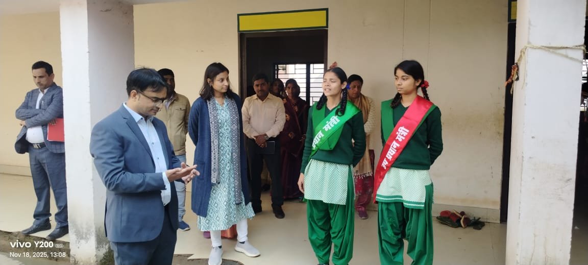 झारखंड बालिका आवासीय विद्यालय दुलमी का उपायुक्त ने किया निरीक्षण