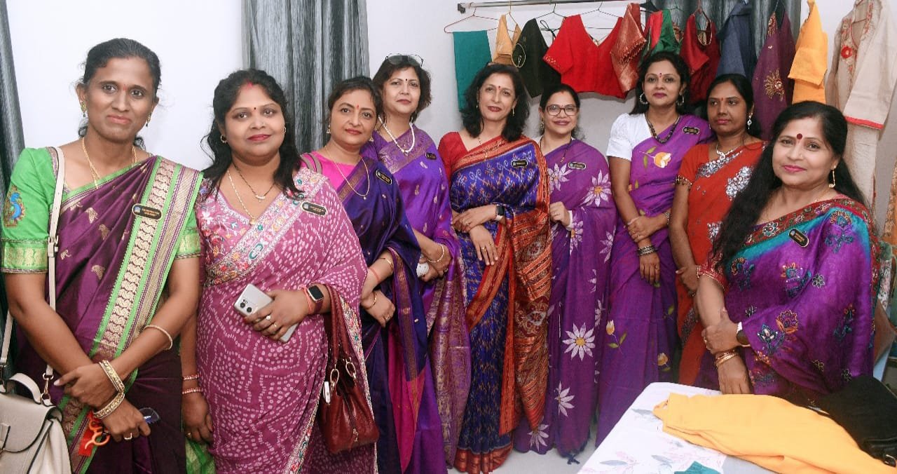 स्वर्णरेखा महिला समिति ने पीवीयूएनएल में प्रगति ब्यूटी पार्लर एवं टेलरिंग शॉप का उद्घाटन किया