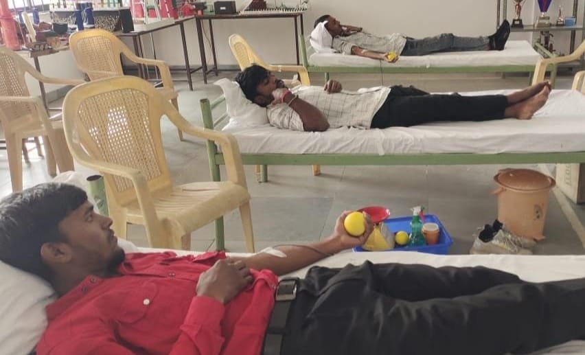 ओपी जिंदल कम्युनिटी कॉलेज पतरातु में रक्तदान शिविर