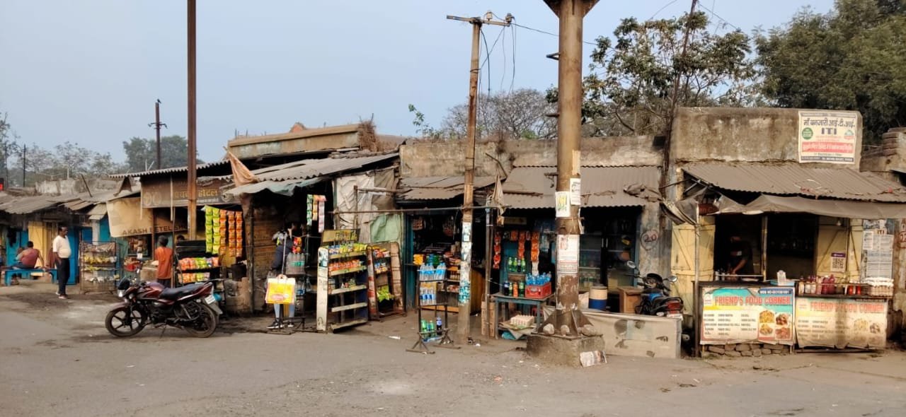 राज्य सरकार के अधिकारियों की लापरवाही के कारण बरकाकाना स्टेशन को विश्व स्तरीय बनाए जाने का कार्य अटका अधर में