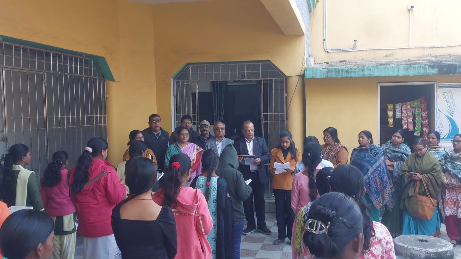 शांतिधारा फाउंडेशन ने कस्तूरबा इंटर महिला कॉलेज में कार्यक्रम किया