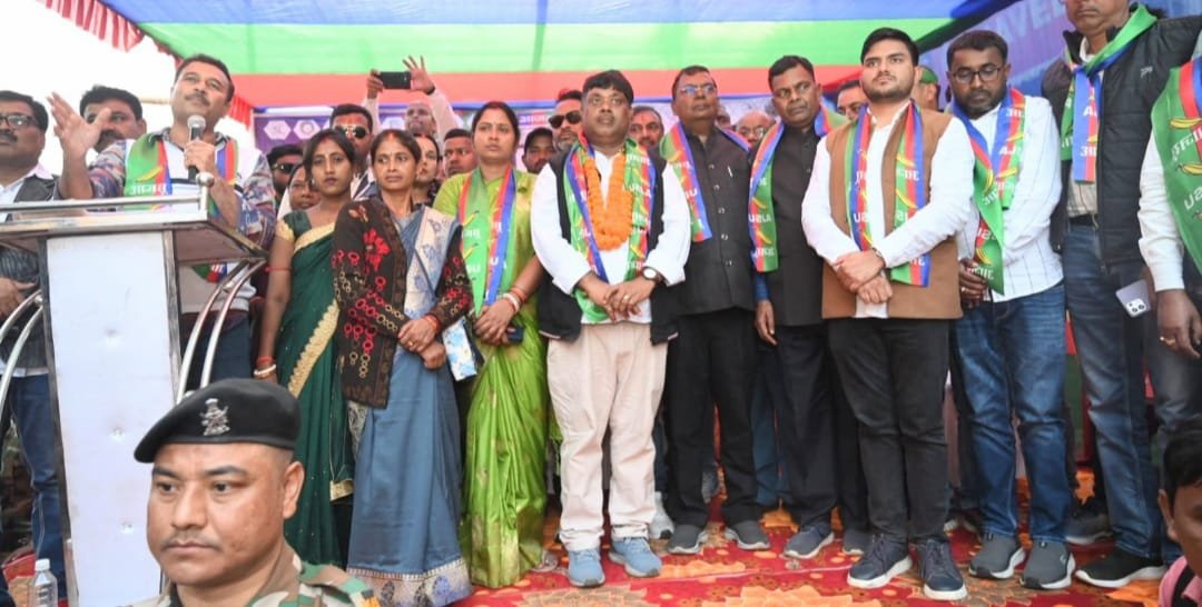 जयराम महतो के दो करीबी नेता प्रदीप व रजनी आजसू में शामिल