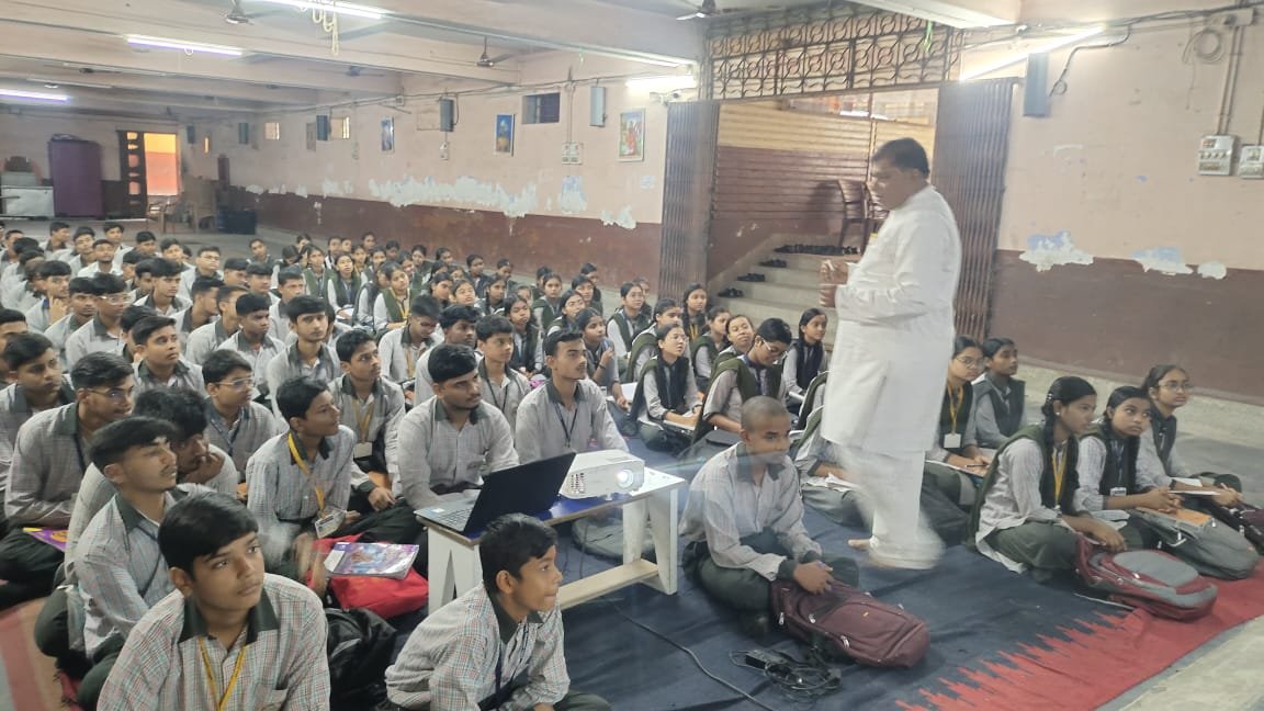 रामप्रसाद चंद्रभान सरस्वती शिशु विद्या मंदिर में कक्षा दशम के विद्यार्थियों हेतु गणित की विशिष्ट कक्षा का आयोजन