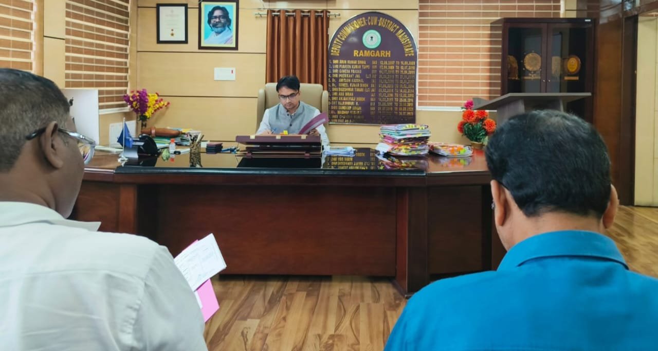 सामाजिक सुरक्षा कोषांग द्वारा किए जा रहे कार्यों की उपायुक्त ने की समीक्षा