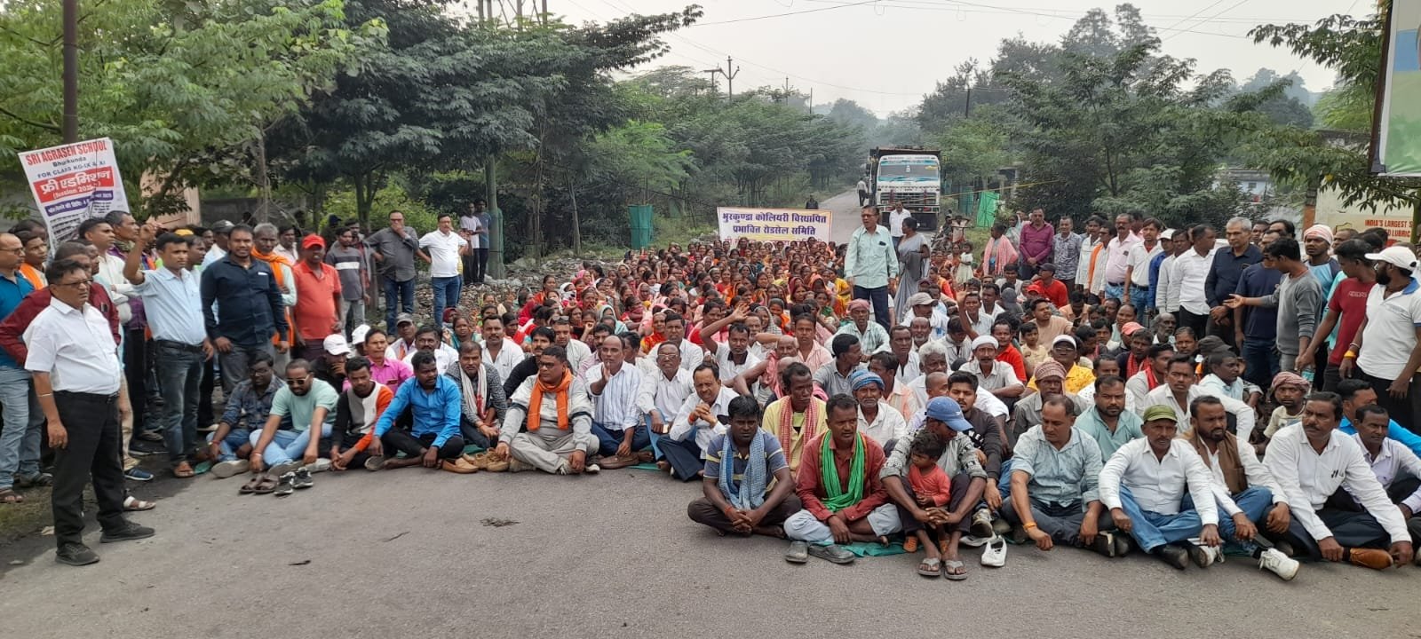 स्थापित विस्थापित प्रभावित रोडसेल समिति ने बलकुदरा खदान का कोयला डिस्पैच किया ठप