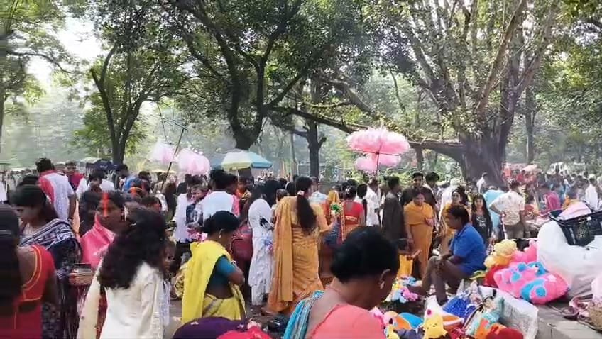 कोयलांचल में लोगो ने लगाया आस्था की डुबकी, पूजा पाठ कर किय्या दान पुण्य, लगा मेला