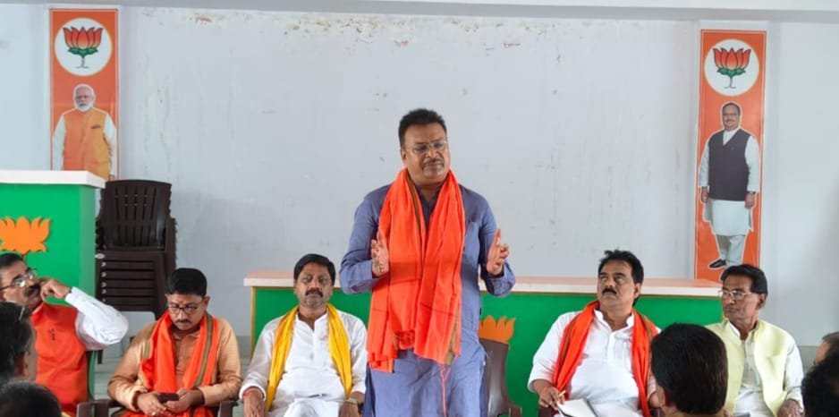 निजी हानि की परवाह छोड़ कर्त्तव्य निर्वहन के प्रहरी बने सांसद मनीष जायसवाल