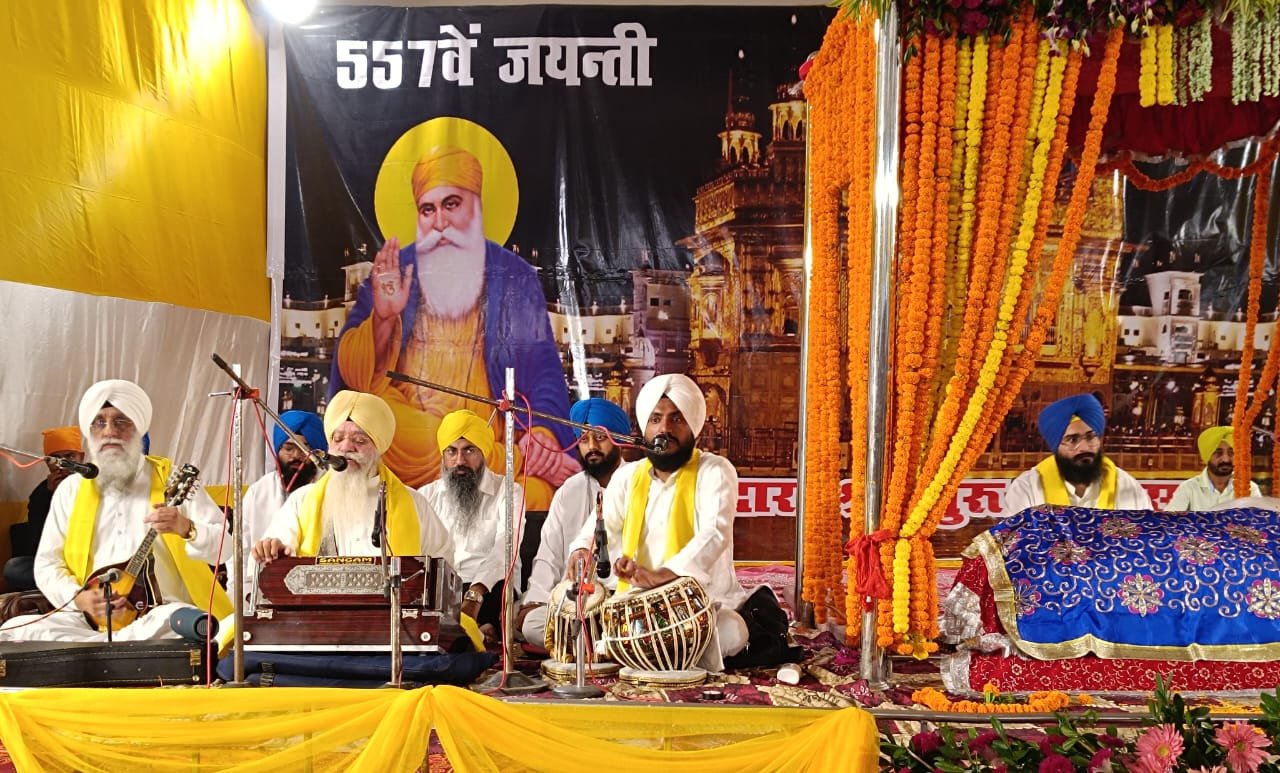 श्री गुरु नानक स्कूल में श्री गुरु नानक जी का प्रकाश उत्सव धूमधाम से श्रद्धापूर्वक संपन्न