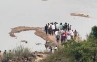 धनबाद में नदी में डूबे पांच युवक,एक की मौत,तीन को लोगों ने सुरक्षित बचाया,एक लापता