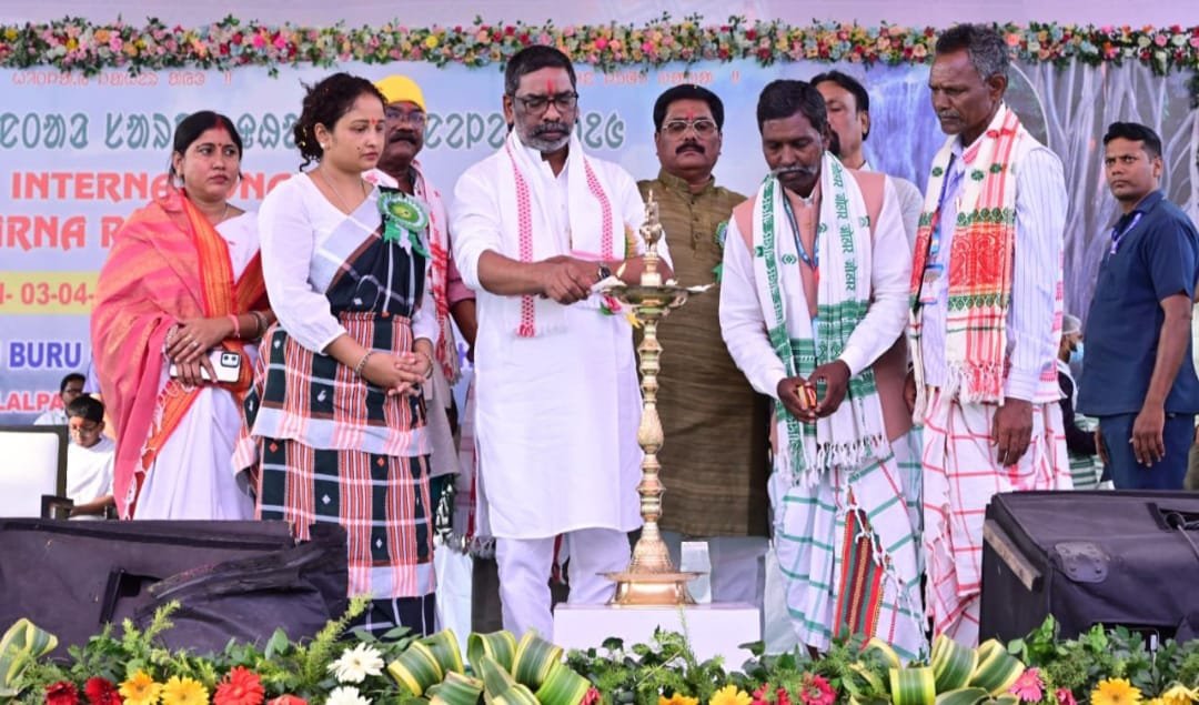 मुख्यमंत्री कार्तिक पूर्णिमा के अवसर पर आयोजित तीन दिवसीय लुगूबुरु घांटाबाड़ी धोरोम गाढ़ राजकीय महोत्सव- 2025 के समापन समारोह में हुए शामिल