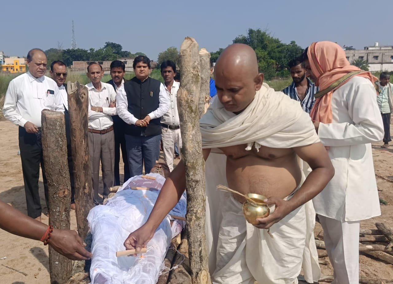 ईमानदारी की मिसाल थे पलामू अधिवक्ता संघ के कर्मचारी कृष्णा राम चंद्रवंशी : रूचिर तिवारी