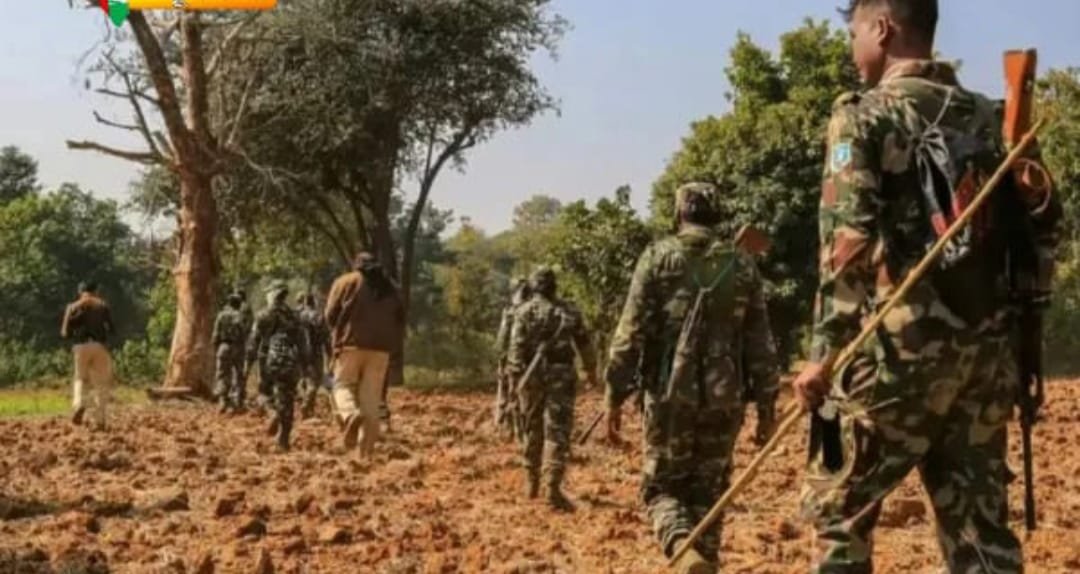 चाईबासा में सुरक्षाबलों के साथ अनल दस्ता का मुठभेड़,कई नक्सली के घायल होने की सूचना