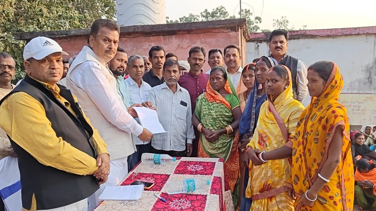 सांसद मनीष जयसवाल ने किया कटकमसांडी प्रखंड क्षेत्र का तूफानी दौरा