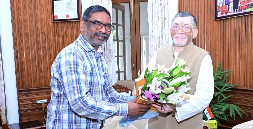 मुख्यमंत्री ने राज्यपाल को राज्य स्थापना दिवस समारोह के लिए आमंत्रित किया